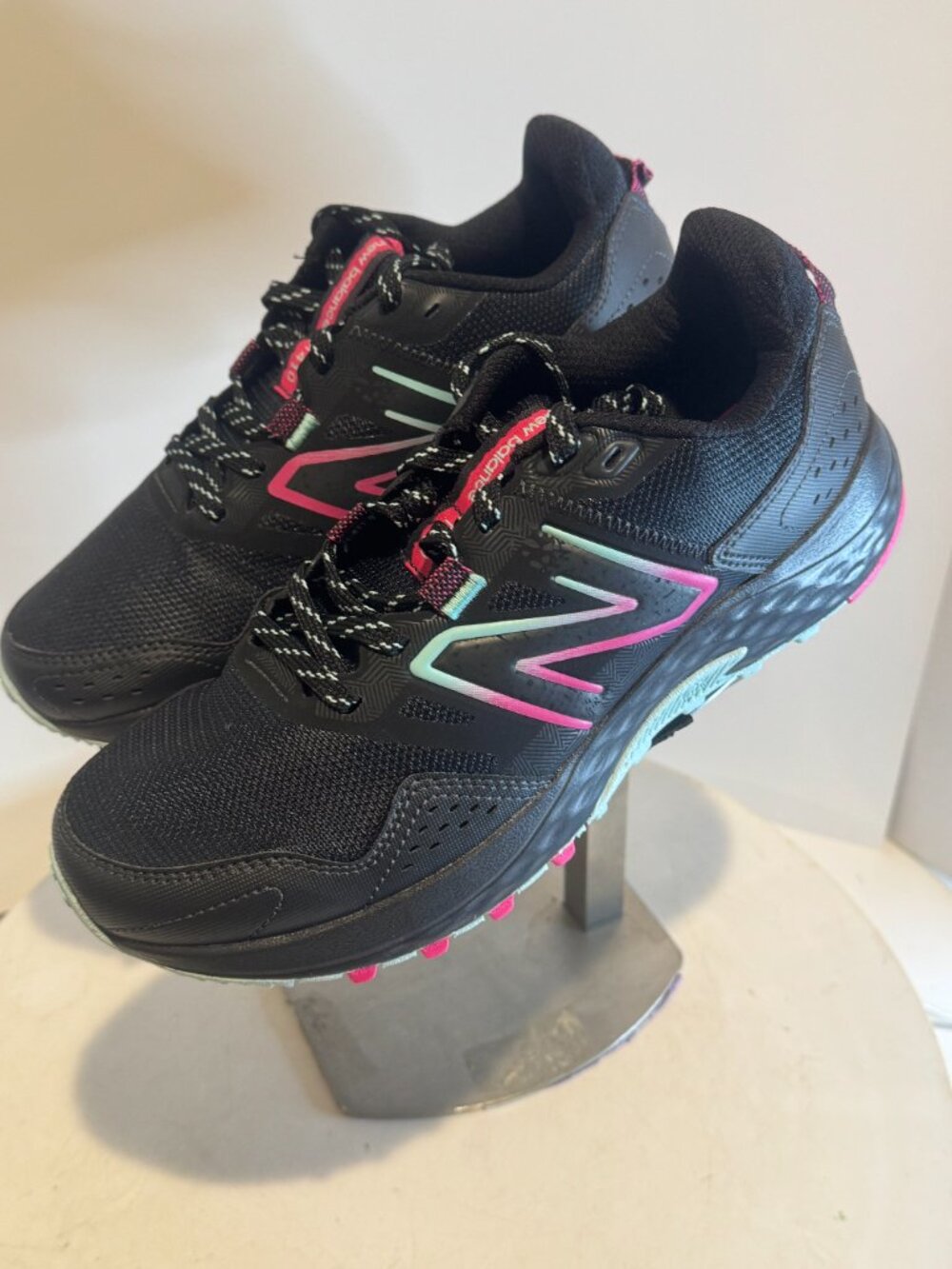 New Balance Women's 410 V8 Wide Trail Running Shoes size 8 NEW